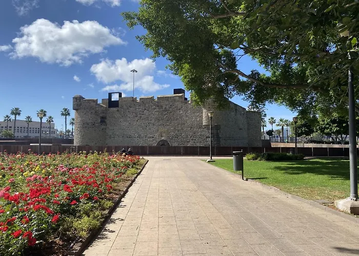 Castle View With Wifi By Canariasgetaway